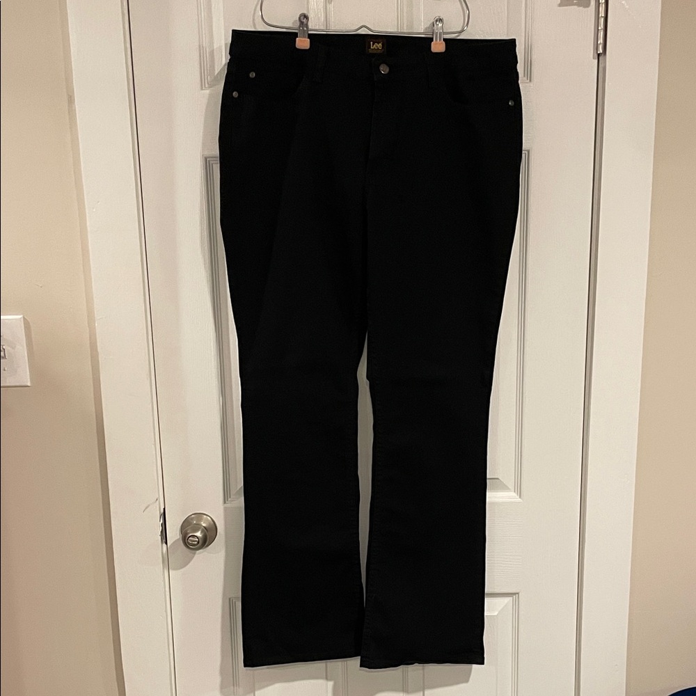 Lee Women's Classic Black bootleg Jeans